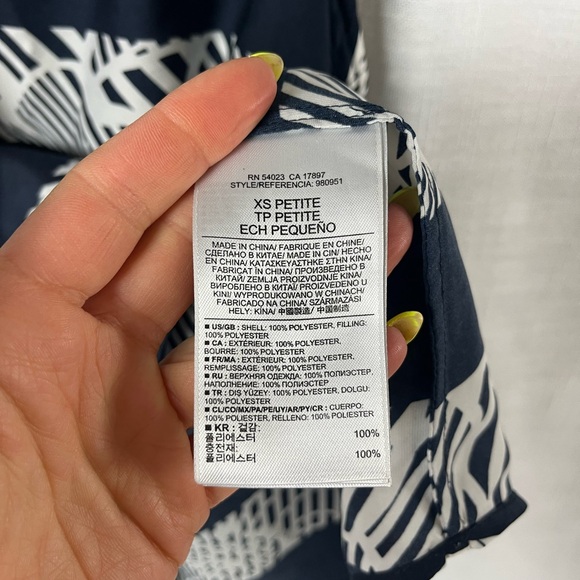 Banana Republic Sleeveless Blouse Racerback - Picture 2 of 4